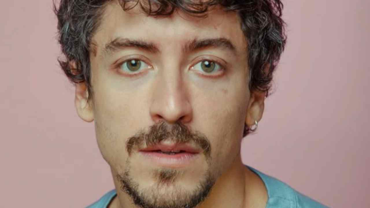 Jesuíta Barbosa retorna às novelas após quatro anos