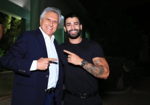 Gusttavo Lima vai cantar o Hino Nacional na abertura da MotoGP, em Goiânia.