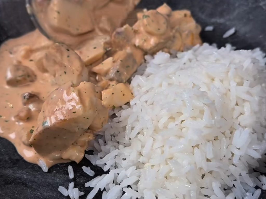 Strogonoff de tilápia: uma versão leve, rápida e deliciosa do prato clássico