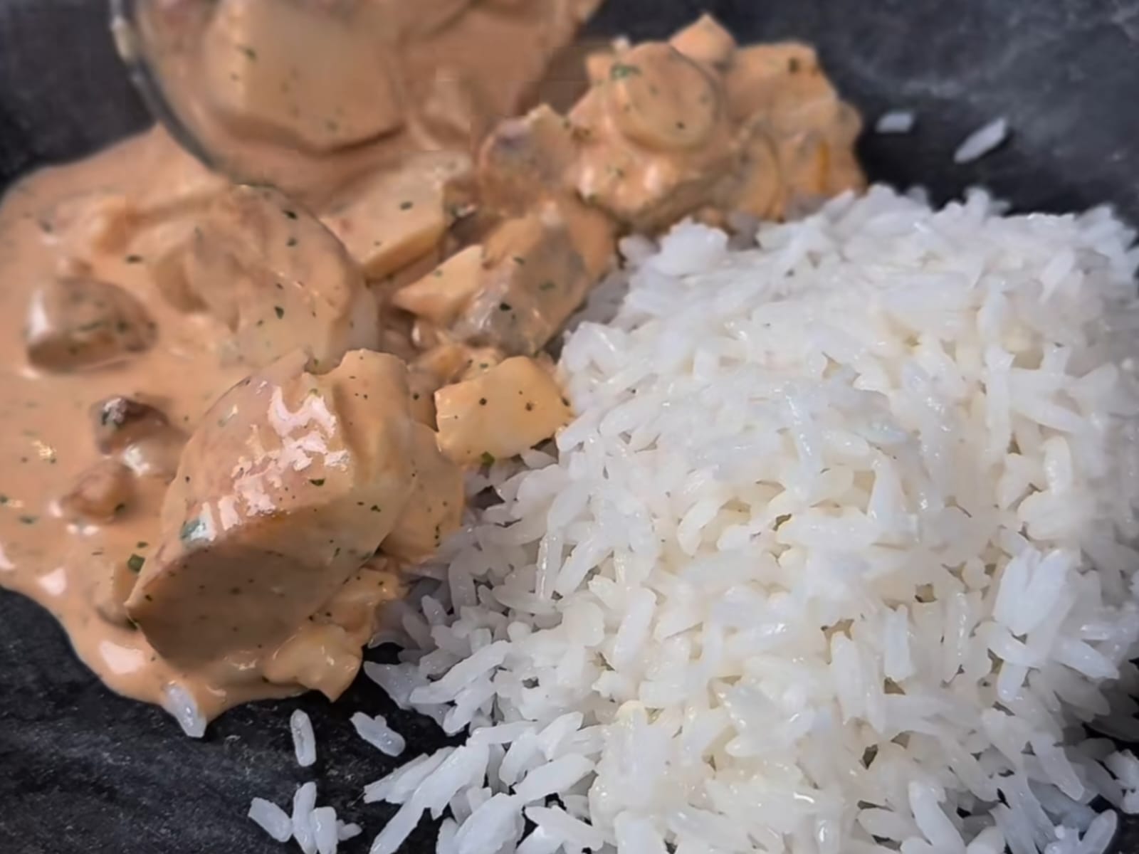 Strogonoff de tilápia: uma versão leve, rápida e deliciosa do prato clássico