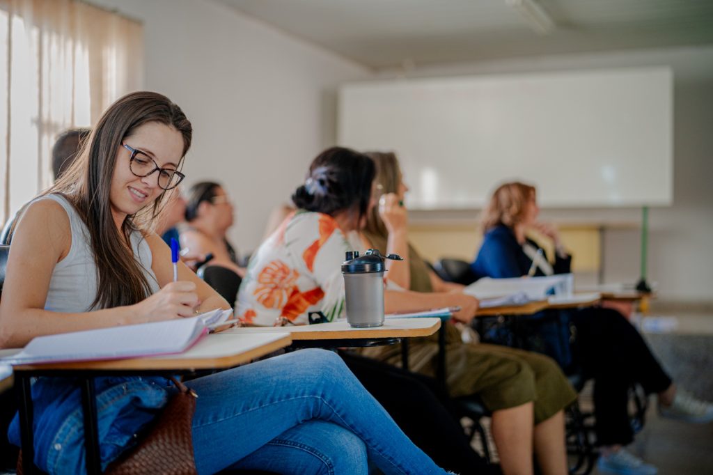 Prefeitura de Anápolis abre vagas para cursos gratuitos de Inglês, Libras, Xadrez e Gestão de Emoções