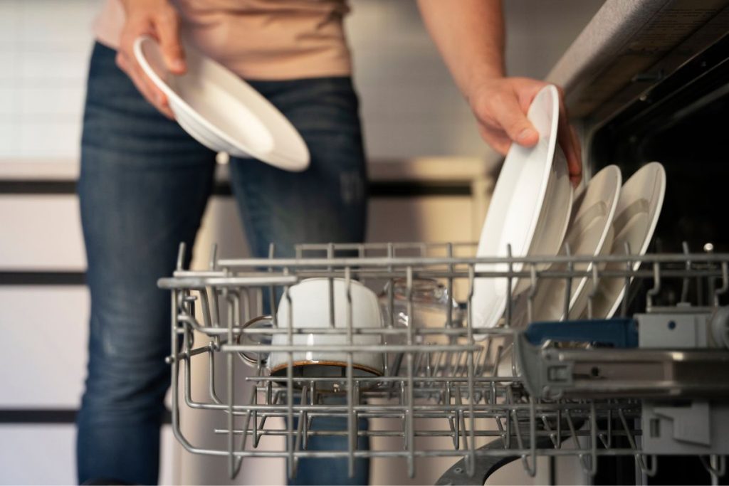 itens que jamais devem ser colocados dentro da lava-louças