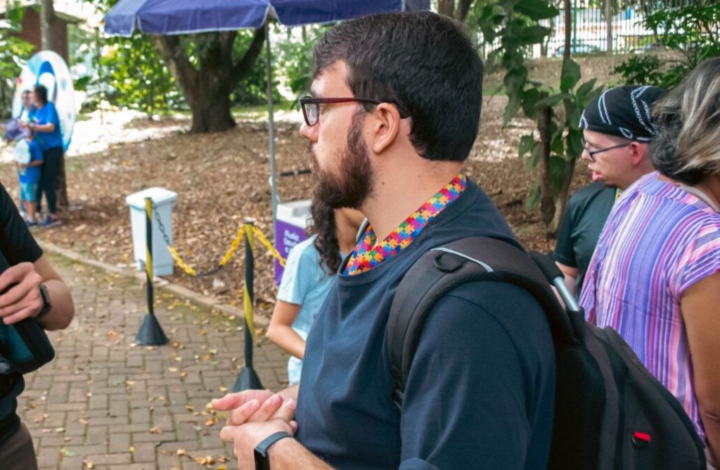 Psiquiatra aponta sinais sutis de autismo em adultos que podem passar despercebidos por anos e explica importância de avaliação profissional.