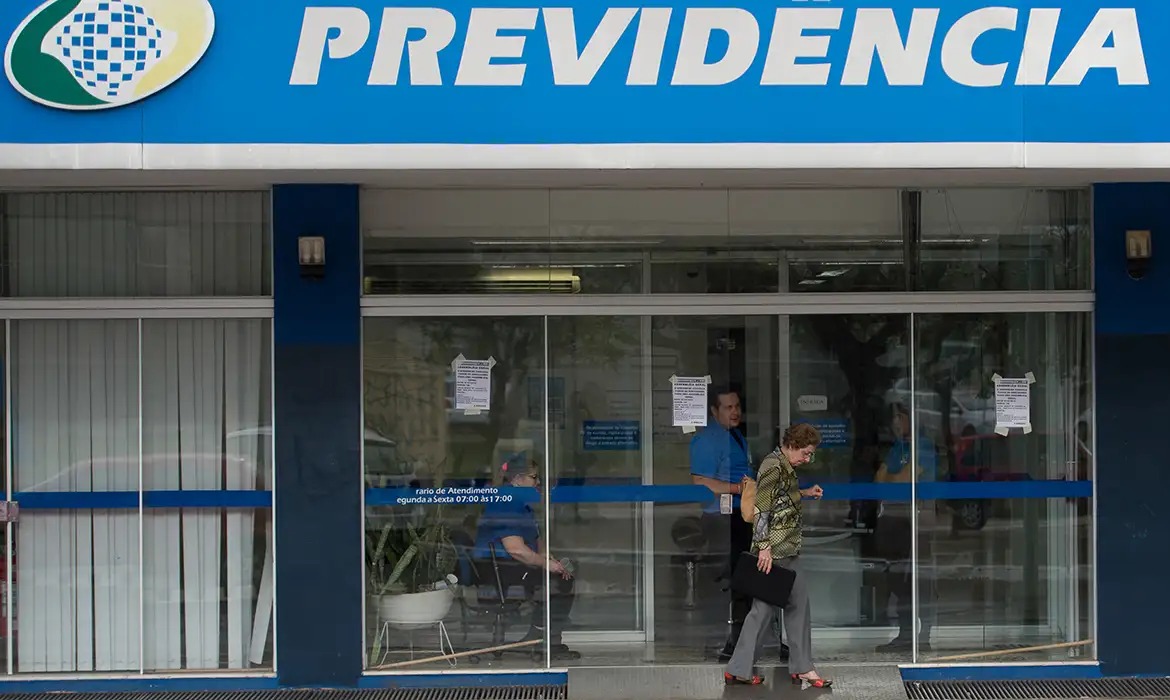 Advogado @rafaeldelamano alerta sobre erro do INSS na concessão do auxílio-acidente após auxílio-doença, conforme Tema 862 do STJ.