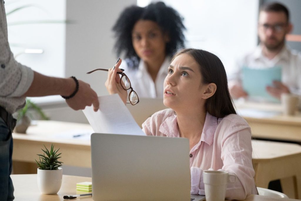 sente inveja de você no ambiente de trabalho