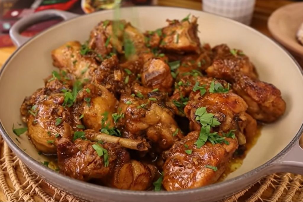 descansar o frango depois de assar mantém os sucos