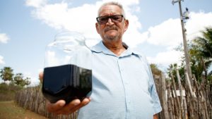 Buscava água, achou fortuna: o agricultor que fez dívida de R$ 15 mil e acabou encontrando 'ouro negro' no quintal