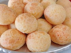 Pão de queijo de liquidificador: receita fácil, com poucos ingredientes e ótima para acompanhar o café