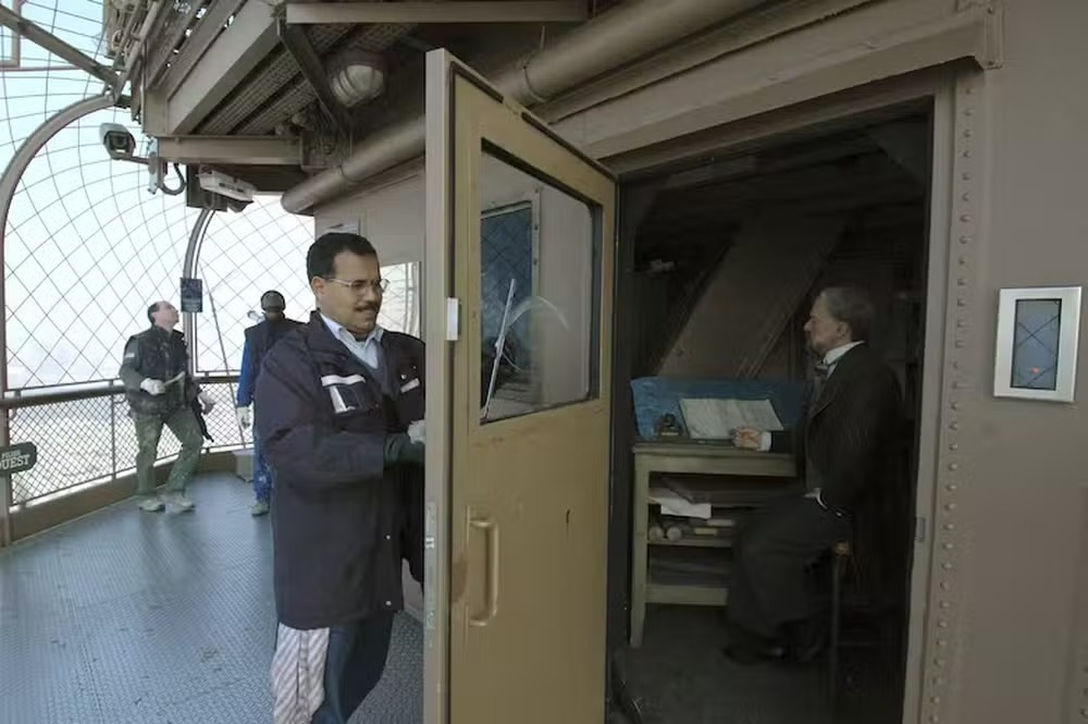 O quarto secreto de 100 m² no topo da Torre Eiffel que guarda uma história pouco conhecida