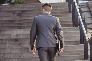 Segundo recrutadores, profissionais que fazem isso nas reuniões têm mais chances de promoção