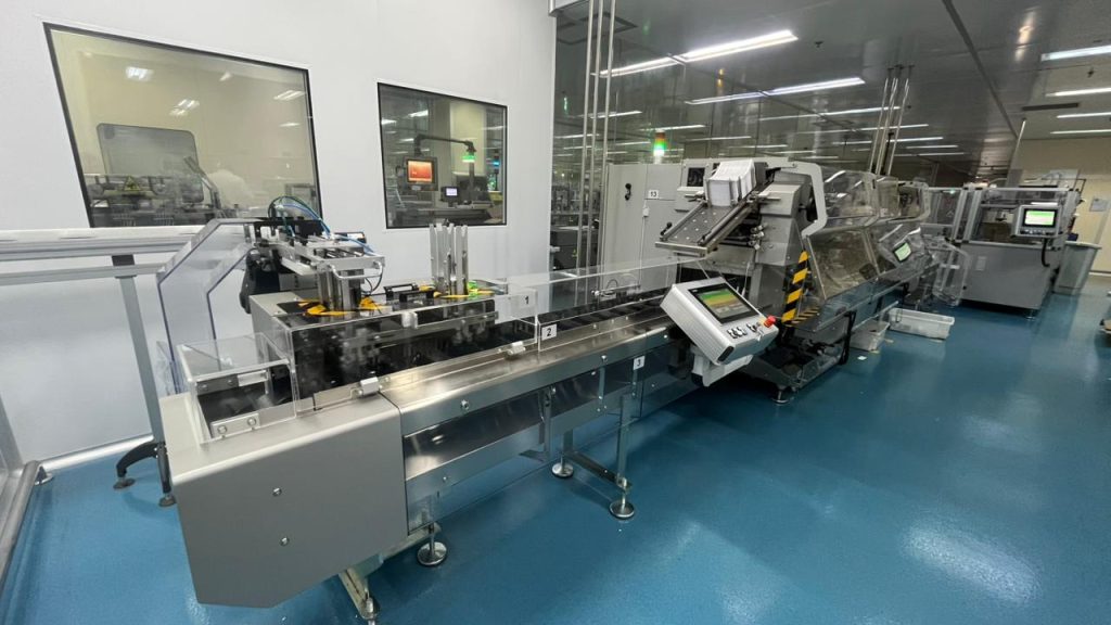 Nova máquina importada faz produção do Teuto saltar de 6 mil para 18 mil cartelas de medicamentos por hora