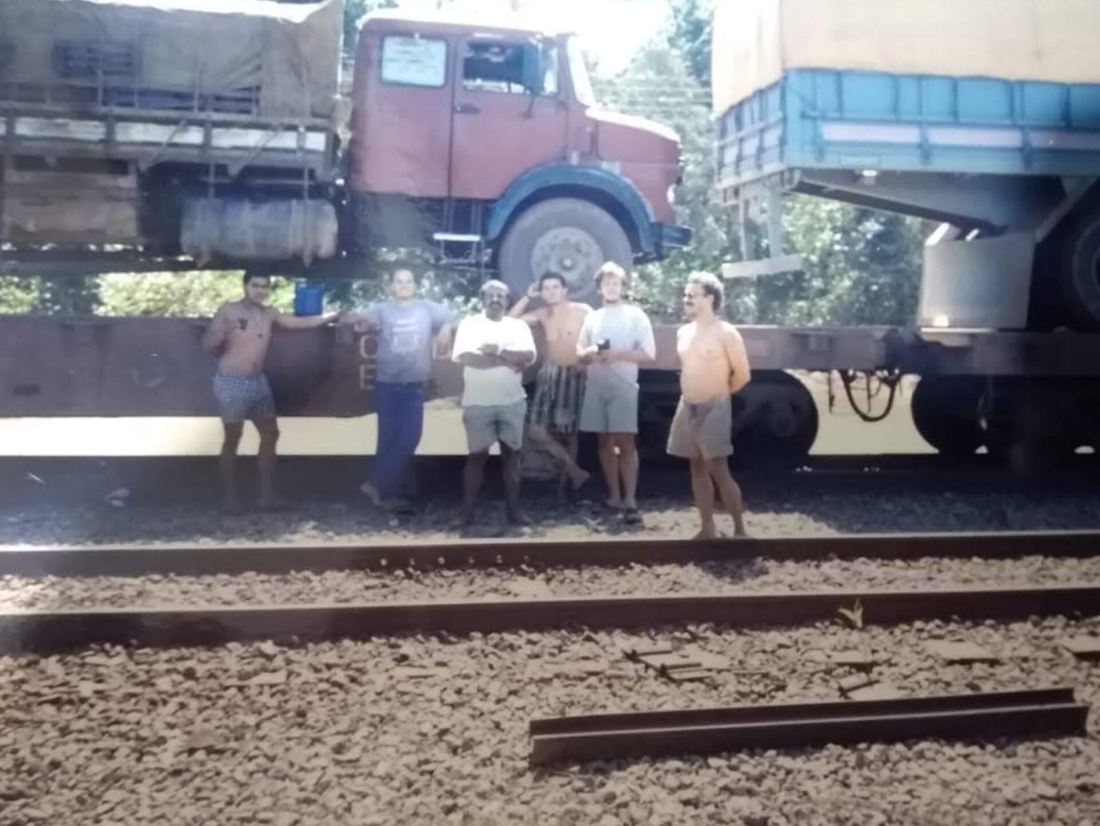 Paixão de Adriano sempre foi trabalhar com carretas e caminhões. (Foto: Arquivo Pessoal)