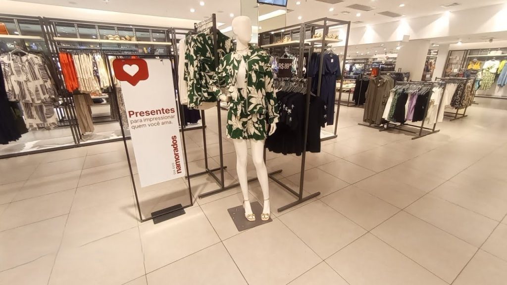 Renner abre mais de 800 vagas de emprego em todo o Brasil para lojas, tecnologia, logística e área corporativa. Veja como enviar currículo e participar.