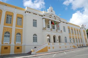 Uber é condenada a pagar R$ 15 mil por intolerância religiosa de motorista contra mãe de santo