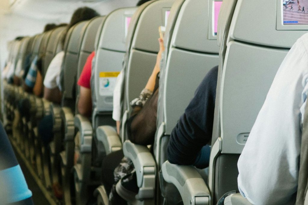 Não é só preferência: por que pessoas que escolhem o assento do corredor