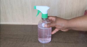 Uma mistura simples usada por faxineiras para eliminar cheiro de mofo vem chamando atenção pela eficácia na limpeza da casa