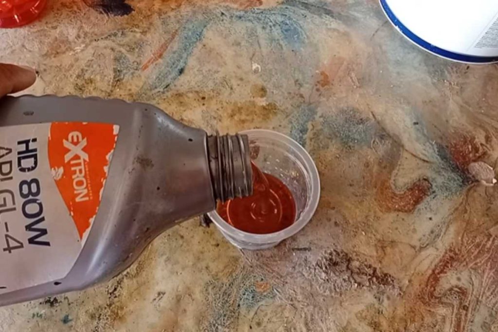 Misturar óleo queimado com cimento: para que serve