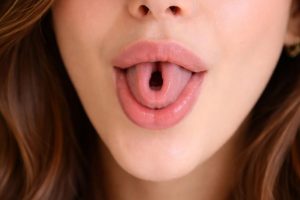 conseguir dobrar a língua em “U”