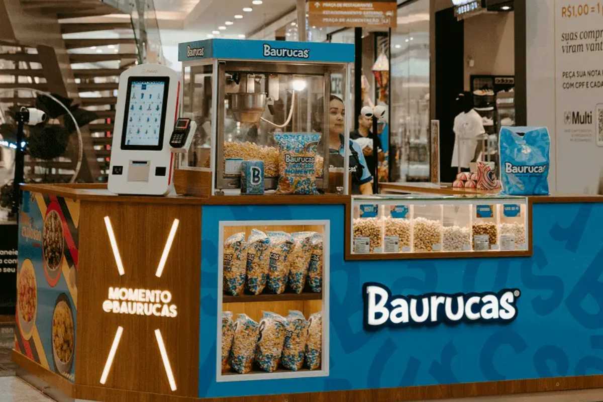 Casal que começou a vender pipoca em carrinho de rua e hoje tem um negócio com mais de 40 lojas