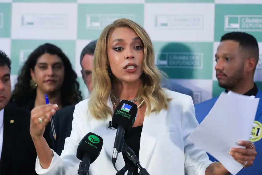 Deputada Erika Hilton processa Ratinho por discurso transfóbico