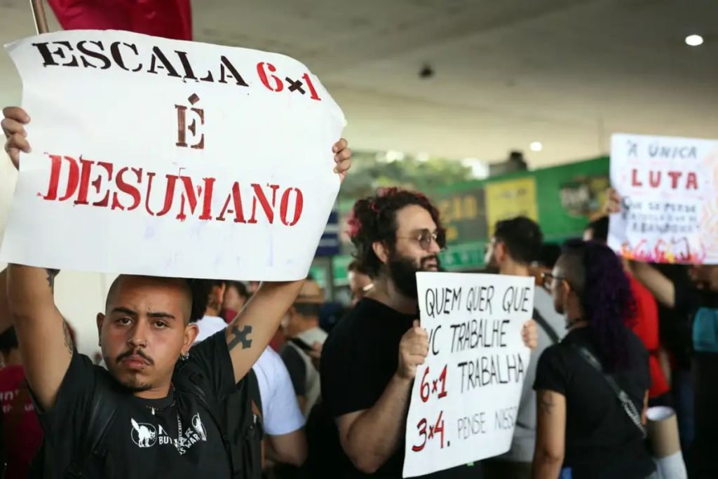 Oito em cada 10 brasileiros de até 40 anos defendem fim da escala 6x1