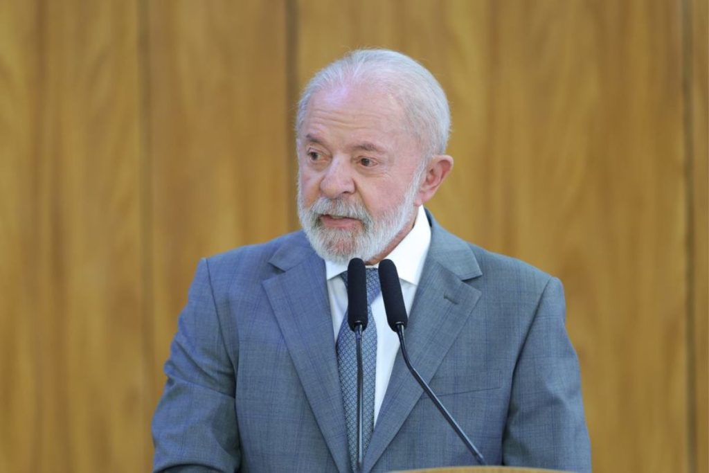 Governo Lula culpa privatizações por aumento de preços dos combustíveis em ofensiva contra Flávio