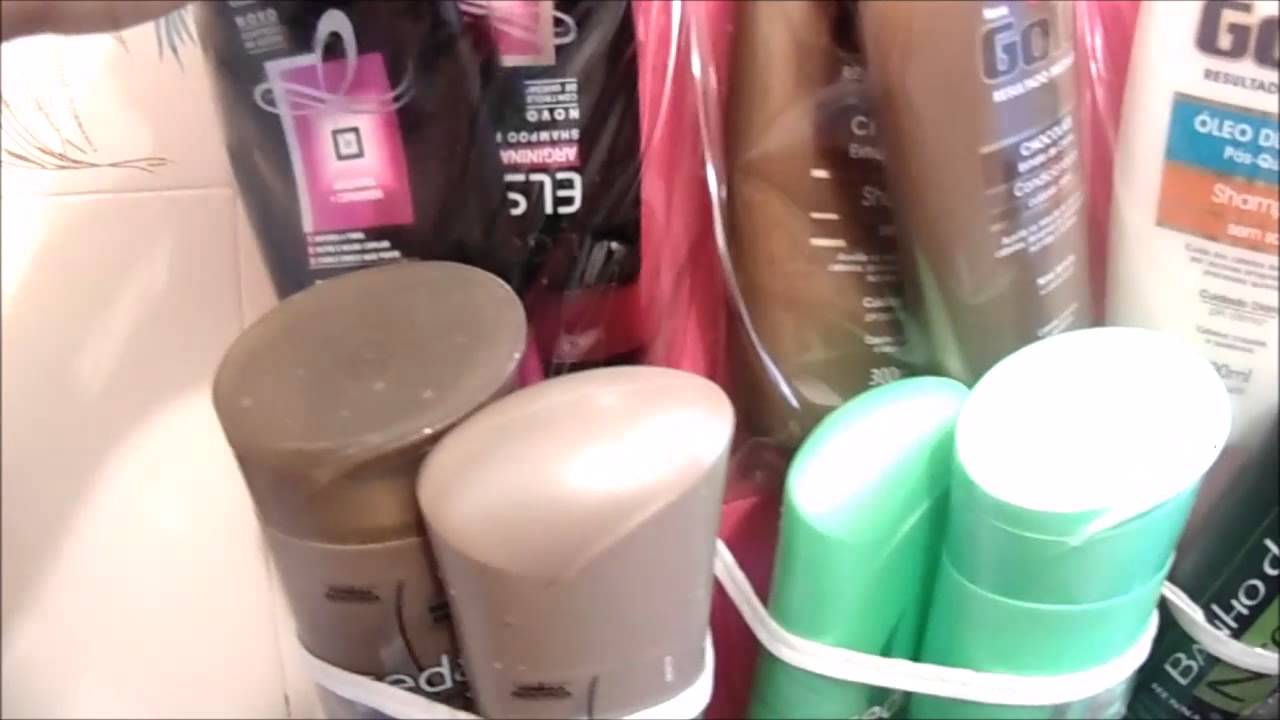 Cuidado com os fios brancos: escolher o shampoo tonalizante certo mantém os cabelos grisalhos brancos e brilhantes, segundo cabeleireiros