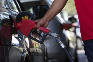 Mais de 30 postos de gasolina são autuados pelo Procon
