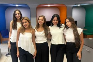 Estudantes brasileiras criam novo tipo de gaveteiro para supermercados