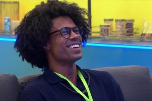 Brother "recalculou a rota" de forma hilária após sugerir tema ousado para a festa do líder e divertiu os colegas de confinamento