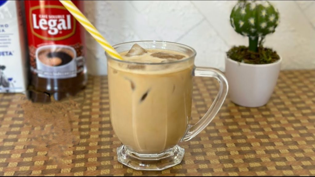 Veja como transformar café amanhecido em um café gelado cremoso com receita simples ensinada no canal Joi Cozinha Prática.