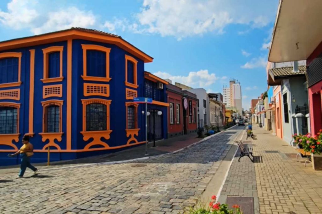 Uma das cidades mais seguras do Brasil também é conhecida como a capital do morango e refúgio de quem quer viver com qualidade de vida