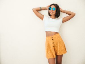 Os shorts confortáveis femininos se destacam como aposta versátil e elegante para o dia a dia
