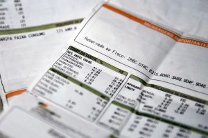 Conta de luz terá aumento médio de 8% em 2026, diz Aneel