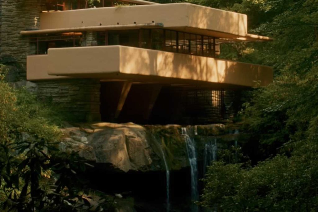 A casa suspensa sobre uma cachoeira que virou símbolo da arquitetura moderna