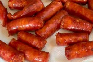 técnica de chef para fritar linguiça