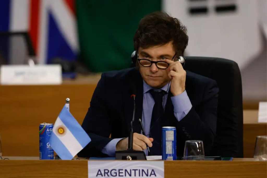 Javier Milei segue Donald Trump e formaliza saída da Argentina da OMS