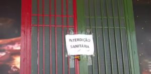 Vigilância Sanitária interdita pizzaria após morte e mais de 100 casos de intoxicação
