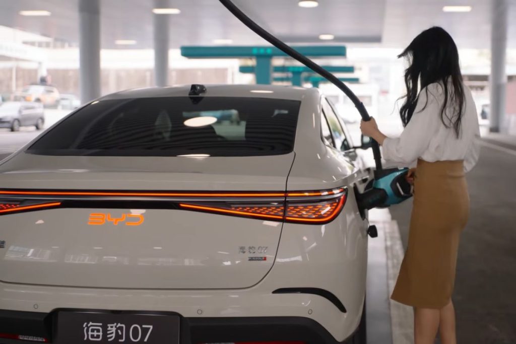 BYD anuncia 1.000 postos de recarga ultrarrápida no Brasil, com carga em poucos minutos