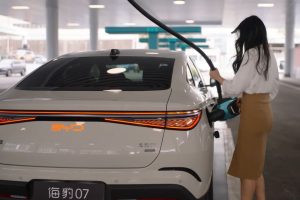 BYD anuncia 1.000 postos de recarga ultrarrápida no Brasil, com carga em poucos minutos