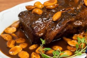 Coxão mole ao molho de champignon: