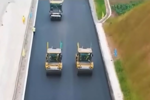 China constrói 158 km de estrada usando apenas máquinas autônomas, sem operários, em um dos projetos mais avançados do mundo.
