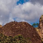 Muralha de pedra em Goiás intriga pesquisadores e guarda mistérios de milhões de anos