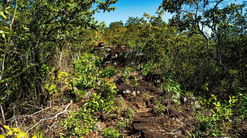 Muralha de pedra em Goiás intriga pesquisadores e guarda mistérios de milhões de anos