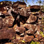 Muralha de pedra em Goiás intriga pesquisadores e guarda mistérios de milhões de anos