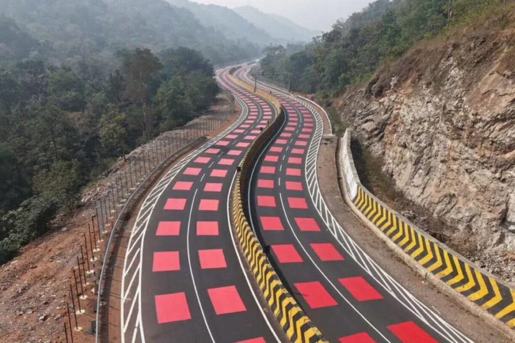 Índia está pintando estradas e rodovias de vermelho em áreas isoladas; entenda o motivo