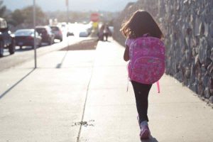 Permitir frustração na infância é o que forma crianças mais independentes e seguras para o mundo, segundo psicólogos