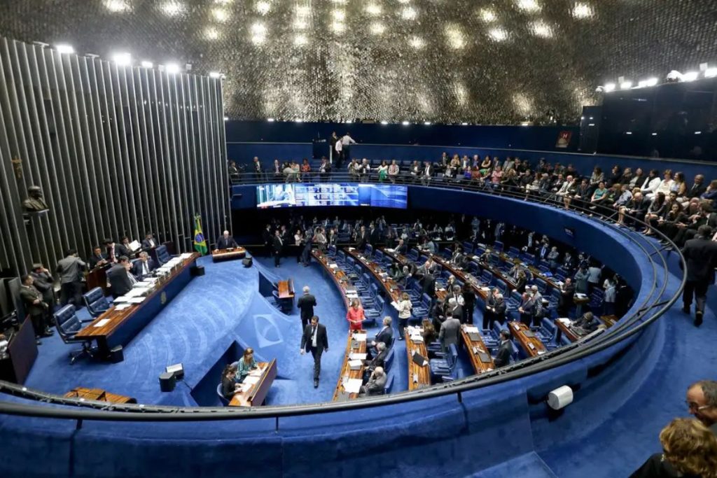 Senado aprova projeto que abre brecha no Orçamento para licença-paternidade
