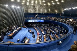 Senado aprova projeto que abre brecha no Orçamento para licença-paternidade