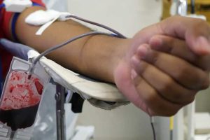 Doação de sangue passa a ser remunerada e doadores recebem mais de R$ 3 mil por mês neste país